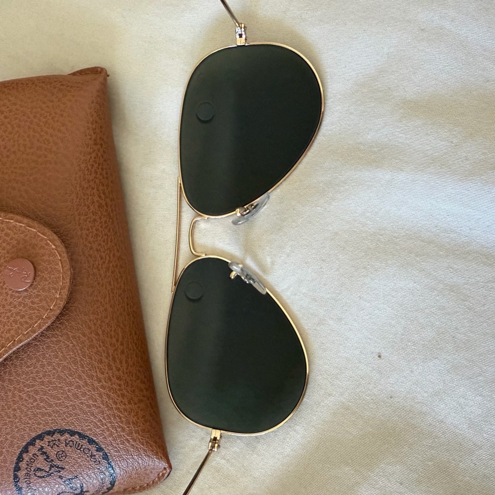 Ray-Ban Gold Frame Aviator Sunglasses 😎 - Picture 3 of 8